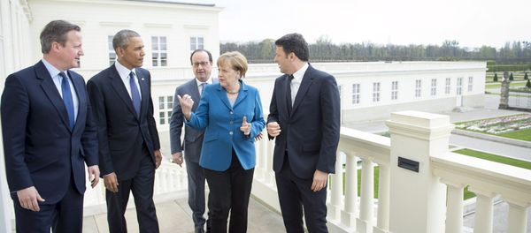 German Chancellor Angela Merkel (2nd R) stands with British Prime Minister David Cameron, U.S. President Barack Obama, French President Francois Hollande and Italian Prime Minister Matteo Renzi before talks at Schloss Herrenhausen in Hanover, Germany April 25, 2016 - Sputnik International