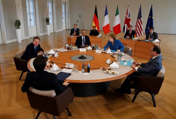 German Chancellor Angela Merkel hosts a meeting with U.S. President Barack Obama, French President Francois Hollande (R), Italian Prime Minister Matteo Renzi (2nd L) and British Prime Minister David Cameron (L) at Schloss Herrenhausen in Hanover, Germany April 25, 2016 German Chancellor Angela Merkel hosts a meeting with U.S. President Barack Obama, French President Francois Hollande (R), Italian Prime Minister Matteo Renzi (2nd L) and British Prime Minister David Cameron (L) at Schloss Herrenhausen in Hanover, Germany April 25, 2016 - Sputnik International