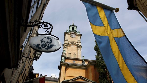 Sweden's flag is seen near the Stockholm Cathedral in Gamla Stan or the Old Town district of Stockholm, Sweden - Sputnik International