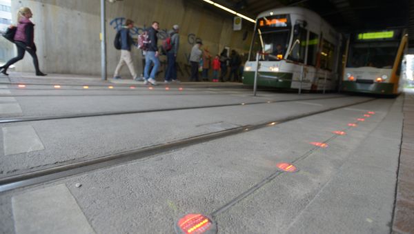German City Introduces Pedestrian Crossings for Mobile Phone Addicts - Sputnik International
