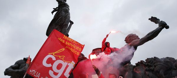 French CGT labour union workers hold safety flares as they stand on the statue of the Place de la Nation during a demonstration against the French labour law proposal in Paris. - Sputnik International