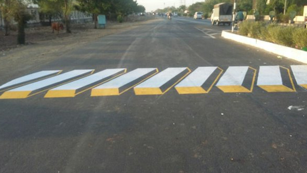 Virtual Safety: India To Paint 3D Speed-Bumbs on Highways and Busy Roads - Sputnik International