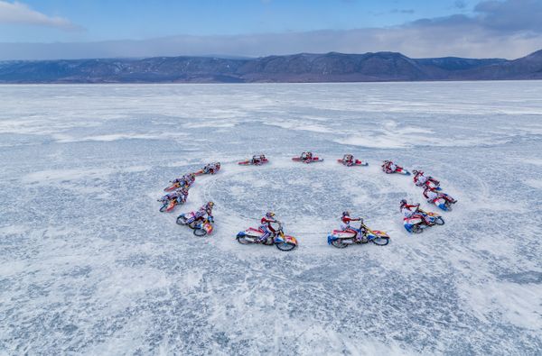 Daniil Ivanov races at the Red Bull Circle of Shaman in the Baikal lake, Russia on March 28th, 2016. - Sputnik International