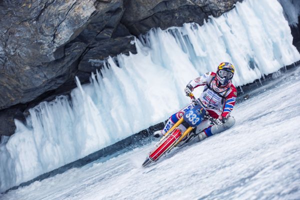 Daniil Ivanov races at the Red Bull Circle of Shaman in the Baikal lake, Russia on March 26th, 2016. - Sputnik International