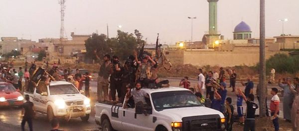 Fighters of the al-Qaida-inspired Islamic State of Iraq and the Levant (ISIL) parade in the northern city of Mosul, Iraq. (File) - Sputnik International