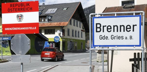 A sign reading Republic of Austria - border control is seen at Brenner on the Italian-Austrian border, Italy, April 12, 2016. Picture taken April 12, 2016. A sign reading Republic of Austria - border control is seen at Brenner on the Italian-Austrian border, Italy, April 12, 2016. Picture taken April 12, 2016. - Sputnik International