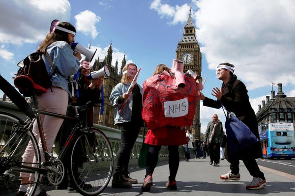 Junior doctors take part in a strike near St Thomas' Hospital in London, Britain April 27, 2016. Junior doctors take part in a strike near St Thomas' Hospital in London, Britain April 27, 2016. - Sputnik International