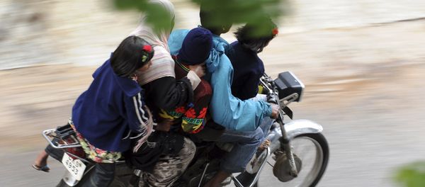 A family of five ride on a motorcycle in India. (File) - Sputnik International