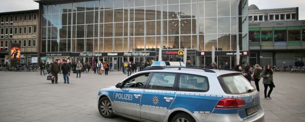 A police car passes the central railway station in Cologne, Germany. (File) - Sputnik International