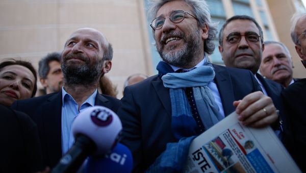 Can Dundar, the editor-in-chief of opposition newspaper Cumhuriyet, right, and Erdem Gul, the paper's Ankara representative, left, speak to the media before the start of their trial in Istanbul Can Dundar, the editor-in-chief of opposition newspaper Cumhuriyet, right, and Erdem Gul, the paper's Ankara representative, left, speak to the media before the start of their trial in Istanbul - Sputnik International