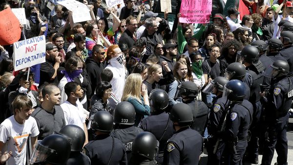 Anti-Trump protesters at the California Republican Convention - Sputnik International