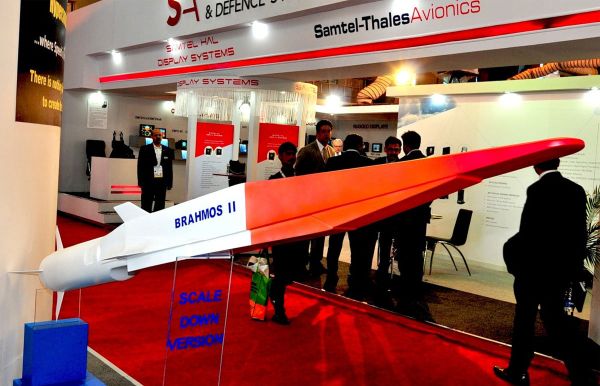 The Indo-Russian BrahMos II hypersonic cruise missile (pictured here at Defexpo 2014) is the export variant of the Russian 3M22 Zircon missile The Indo-Russian BrahMos II hypersonic cruise missile (pictured here at Defexpo 2014) is the export variant of the Russian 3M22 Zircon missile - Sputnik International