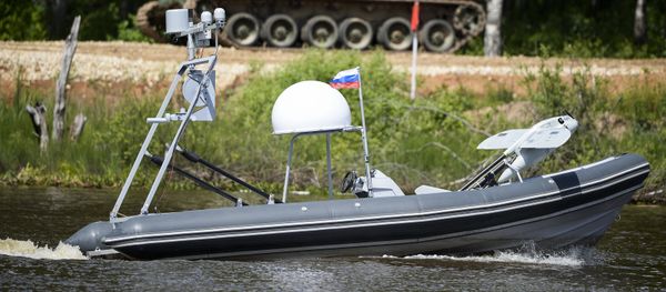 A demonstration flight of a fixed-wing unmanned aerial vehicle (launched from a BK-10 Typhoon motor boat) at the Army 2015 International Military-Technical Forum in Kubinka - Sputnik International