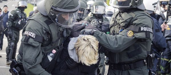 Police detain a leftist demonstrator on the occasion of a party convention of the Alternative for Germany, or AfD, in Stuttgart, Germany Saturday, April 30, 2016 Police detain a leftist demonstrator on the occasion of a party convention of the Alternative for Germany, or AfD, in Stuttgart, Germany Saturday, April 30, 2016 - Sputnik International