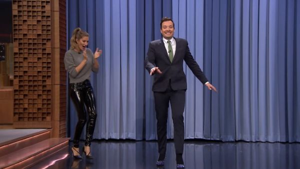 Gisele Bündchen Passes the Runway Model Torch to Jimmy in a Walk-Off - Sputnik International