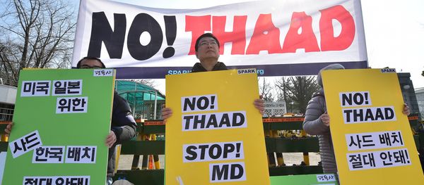 Anti-war activists hold placards during a rally against talks on deployment of the US-built Terminal High Altitude Area Defense, THAAD, outside South Korea's defence ministry in Seoul on March 4, 2016 Anti-war activists hold placards during a rally against talks on deployment of the US-built Terminal High Altitude Area Defense, THAAD, outside South Korea's defence ministry in Seoul on March 4, 2016 - Sputnik International