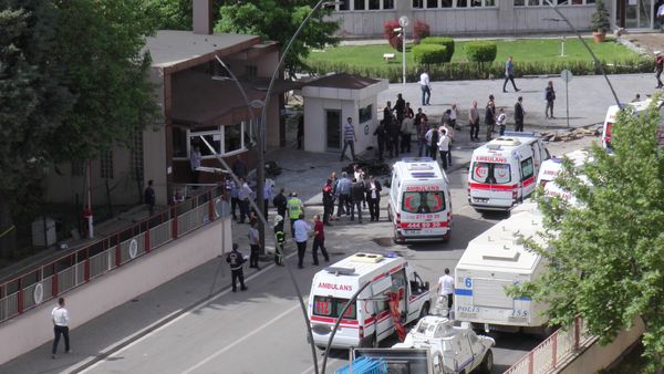 Police officers inspect the scene after an explosion in front of the city's police headquarters in Gaziantep, Turkey May 1, 2016 Police officers inspect the scene after an explosion in front of the city's police headquarters in Gaziantep, Turkey May 1, 2016 - Sputnik International