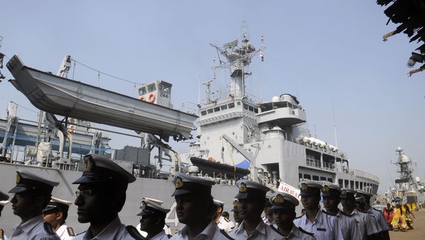 Indian naval officers wait to board the INS Airavat in Kolkata on November 8, 2011 Indian naval officers wait to board the INS Airavat in Kolkata on November 8, 2011 - Sputnik International