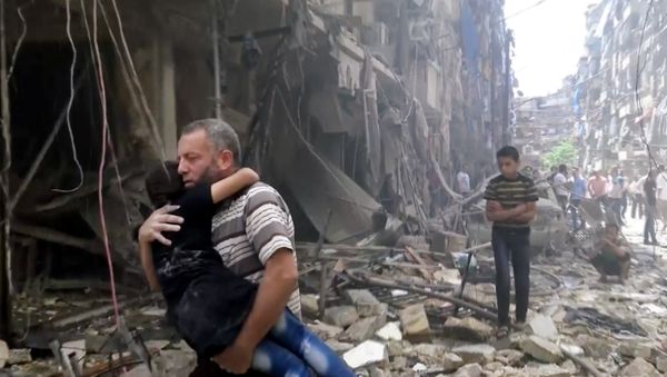 Man carries a child after airstrikes hit Aleppo, Syria, Thursday, April 28, 2016 - Sputnik International