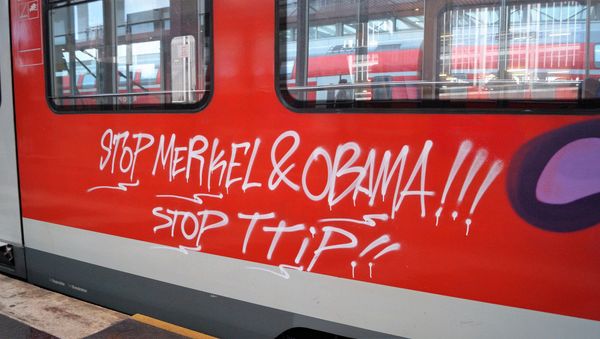 Anti-TTIP Graffitti - Sputnik International