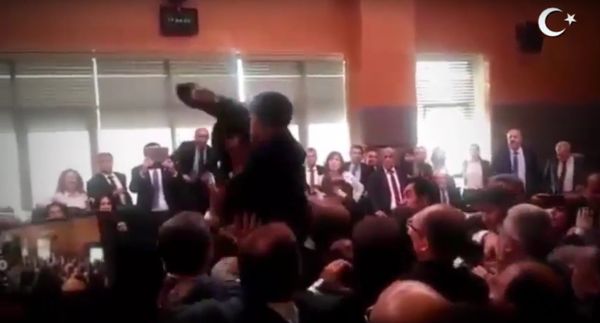 Turkish parliament debate on lawmakers' immunity ends in a brawl (02 05 2016) Turkish parliament debate on lawmakers' immunity ends in a brawl (02 05 2016) - Sputnik International