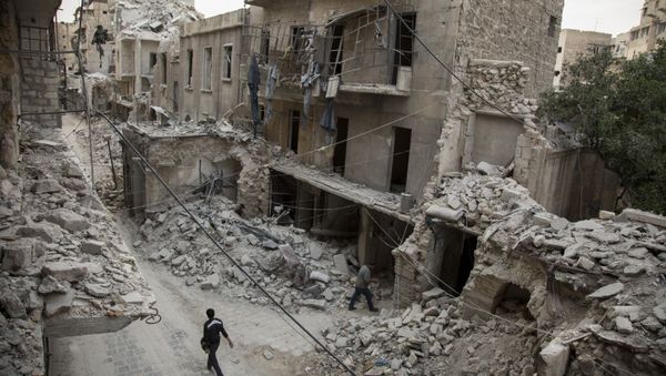 A Syrian man walks past destroyed buildings on May 2, 2016, in Aleppo's Bab al-Hadid neighbourhood which was targeted recently by regime air strikes - Sputnik International
