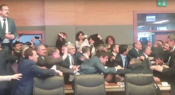 Turkish parliament debate on lawmakers' immunity ends in a brawl (02 05 2016) Turkish parliament debate on lawmakers' immunity ends in a brawl (02 05 2016) - Sputnik International