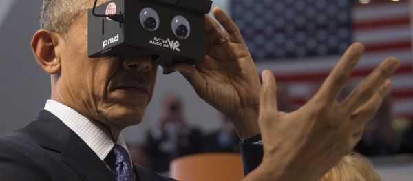 US President Barack Obama looks through a virtual reality device at the booth of German automation company ifm electronic as he tours with the German chancellor the Hanover industrial Fair in Hanover, central Germany, on April 25, 2016 - Sputnik International