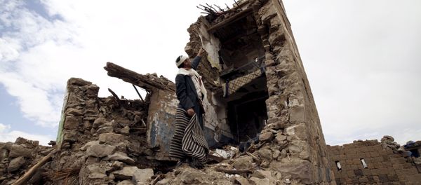 A man points up at a house that was damaged during an airstrike carried out by the Saudi-led coalition in Faj Attan village, Sanaa, Yemen May 7, 2015. A man points up at a house that was damaged during an airstrike carried out by the Saudi-led coalition in Faj Attan village, Sanaa, Yemen May 7, 2015. - Sputnik International