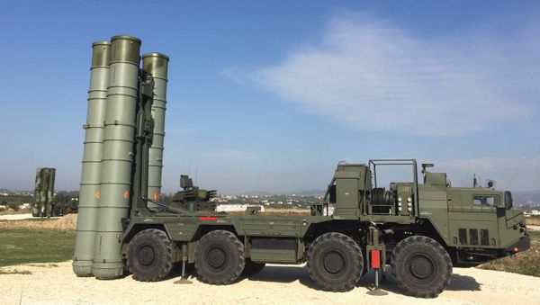 An S-400 air defence missile system at the Hmeymim airbase - Sputnik International