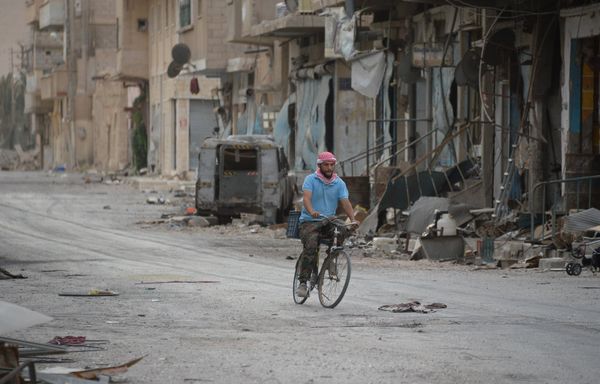 A man rides a bicycle in Palmyra. - Sputnik International