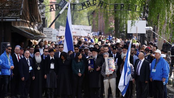 People walk in front of a gate with the words Arbeit macht frei (Work sets you free), in the former Nazi death camp of Auschwitz as thousands of people, mostly youth from all over the world gathered for the annual March of the Living to commemorate the Holocaust in Oswiecim, Poland May 5, 2016. People walk in front of a gate with the words Arbeit macht frei (Work sets you free), in the former Nazi death camp of Auschwitz as thousands of people, mostly youth from all over the world gathered for the annual March of the Living to commemorate the Holocaust in Oswiecim, Poland May 5, 2016. - Sputnik International
