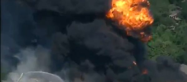 Huge Explosion and Fire in Houston - Sputnik International