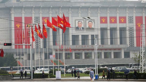 People walk near the venue of a ruling party congress in Pyongyang, North Korea May 6, 2016. - Sputnik International