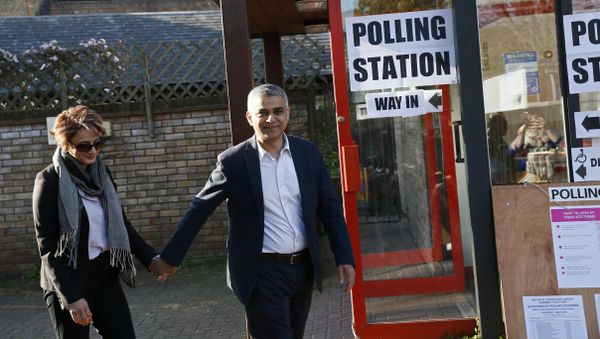Sadiq Khan, Britain's Labour Party candidate for Mayor of London and his wife Saadiya leave after casting their votes for the London mayoral elections at a polling station in south London Britain May 5, 2016 Sadiq Khan, Britain's Labour Party candidate for Mayor of London and his wife Saadiya leave after casting their votes for the London mayoral elections at a polling station in south London Britain May 5, 2016 - Sputnik International
