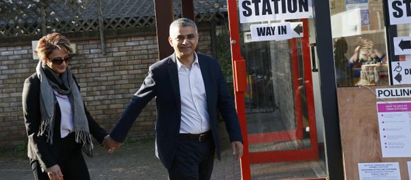 Sadiq Khan, Britain's Labour Party candidate for Mayor of London and his wife Saadiya leave after casting their votes for the London mayoral elections at a polling station in south London Britain May 5, 2016 Sadiq Khan, Britain's Labour Party candidate for Mayor of London and his wife Saadiya leave after casting their votes for the London mayoral elections at a polling station in south London Britain May 5, 2016 - Sputnik International