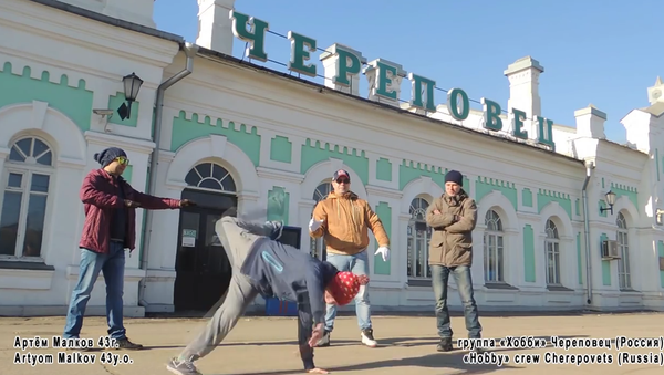To mark the 30th anniversary of the very first break-dance festival in the Soviet Union, 50 former members of the festival organized a dance flashmob, Ruposters.ru said. To mark the 30th anniversary of the very first break-dance festival in the Soviet Union, 50 former members of the festival organized a dance flashmob, Ruposters.ru said. - Sputnik International