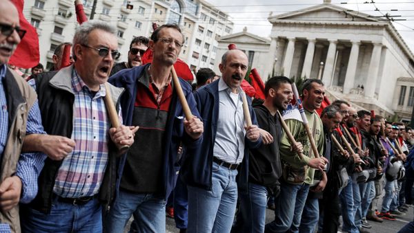Members of the communist-affiliated PAME union shout slogans during a 48-hour general strike against tax and pension reforms in Athens, Greece, May 6, 2016. Members of the communist-affiliated PAME union shout slogans during a 48-hour general strike against tax and pension reforms in Athens, Greece, May 6, 2016. - Sputnik International