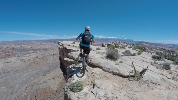 Gold Bar Rim Cliff Riding - Sputnik International