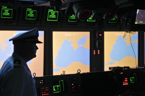 A US Navy officer, name not available, looks on at the weapons control deck of the USS Monterey in the Black Sea port of Constanta, Romania, Tuesday, June 7, 2011 - Sputnik International