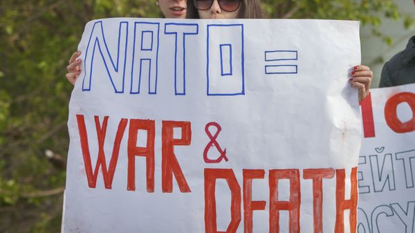 Moldovan youngsters hold anti-NATO banners during a protest in the border town of Sculeni, Moldova, Tuesday, May 3, 2016 against the May 3-20 joint US-Moldovan military exercises as less than 20 percent of Moldovans want to join the military alliance - Sputnik International