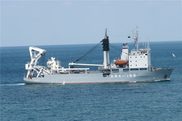 Russian crane ship with the bow number KIL-158. - Sputnik International