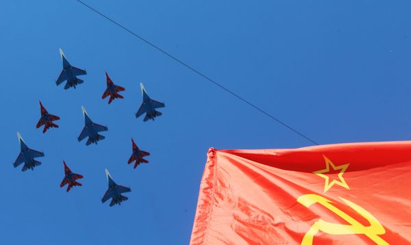 Sukhoi Su-27 twin-engine supermaneuverable fighter aircraft during the 71st Victory Day Parade in Moscow - Sputnik International