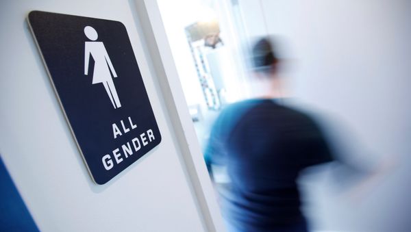 A bathroom sign welcomes both genders at the Cacao Cinnamon coffee shop in Durham, North Carolina May 3, 2016 A bathroom sign welcomes both genders at the Cacao Cinnamon coffee shop in Durham, North Carolina May 3, 2016 - Sputnik International