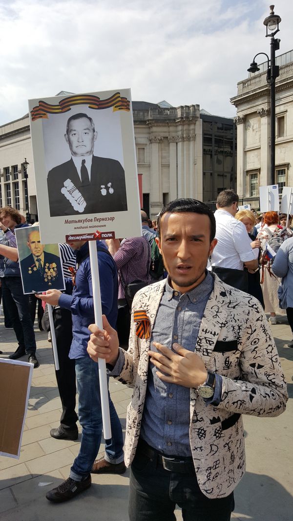 Oktam Matyakubov holding a portrait of his grandfather Pernazar Matiakubov. Oktam Matyakubov holding a portrait of his grandfather Pernazar Matiakubov. - Sputnik International