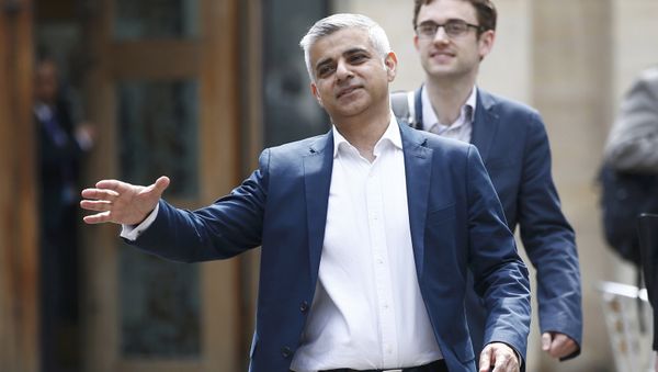 London's Mayor elect, Sadiq Khan, goes to shake hands with a passer-by as he leaves Southwark Cathedral in London, Britain, May 7, 2016. London's Mayor elect, Sadiq Khan, goes to shake hands with a passer-by as he leaves Southwark Cathedral in London, Britain, May 7, 2016. - Sputnik International