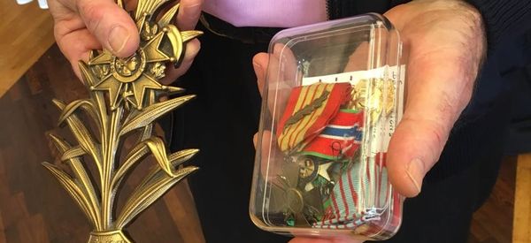 Another French couple has sent their own WWII-era medals to the family of the late Russian officer who gave his life to help liberate the ancient city of Palmyra from Daesh terrorists in March 2016, according to RIA Novosti Another French couple has sent their own WWII-era medals to the family of the late Russian officer who gave his life to help liberate the ancient city of Palmyra from Daesh terrorists in March 2016, according to RIA Novosti - Sputnik International