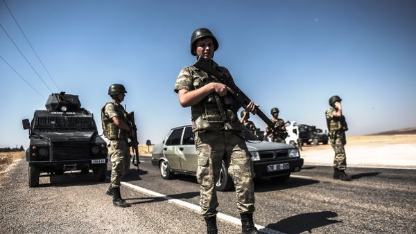 Turkish soldiers stand near the Turkey-Syrian border post in Sanliurfa, on September 4, 2015. Turkish soldiers stand near the Turkey-Syrian border post in Sanliurfa, on September 4, 2015. - Sputnik International