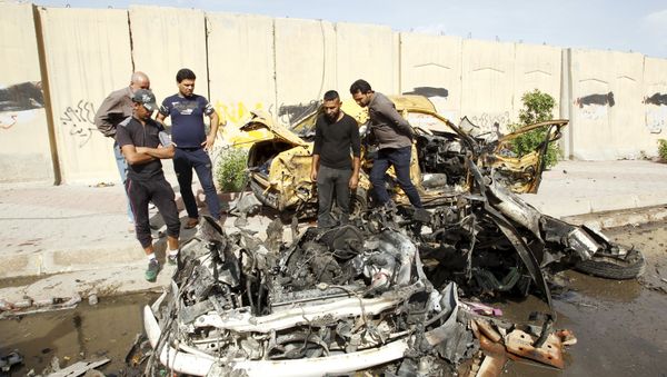 Iraqi men inspect the site of car bomb attack in Baghdad, Iraq (File) Iraqi men inspect the site of car bomb attack in Baghdad, Iraq (File) - Sputnik International