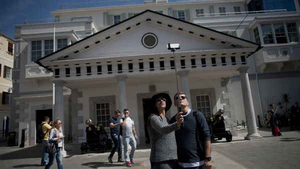 Tourists make a selfie in front of the House of Government of Gibraltar on March 17, 2016. Tourists make a selfie in front of the House of Government of Gibraltar on March 17, 2016. - Sputnik International